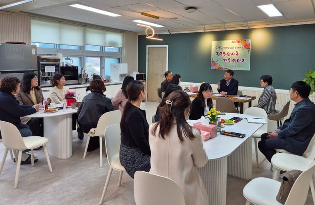 진형석 교육위원장, 완산서초 학교운영위원회와 간담회 개최 첨부이미지 : 사진 - 진형석 교육위원장, 완산서초 학교운영위원회와 간담회 개최 (1).jpg