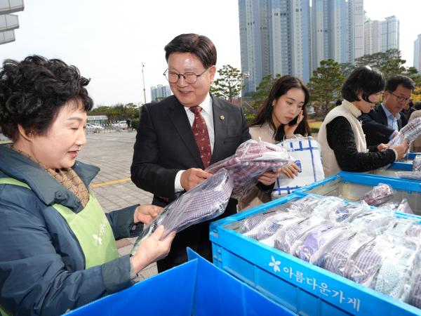 전북자치도의회, 자원순환을 위한 기부물품 바자회 개최 첨부이미지 : 사진 - 전북자치도의회, 자원순환을 위한 기부물품 바자회 개최.jpg