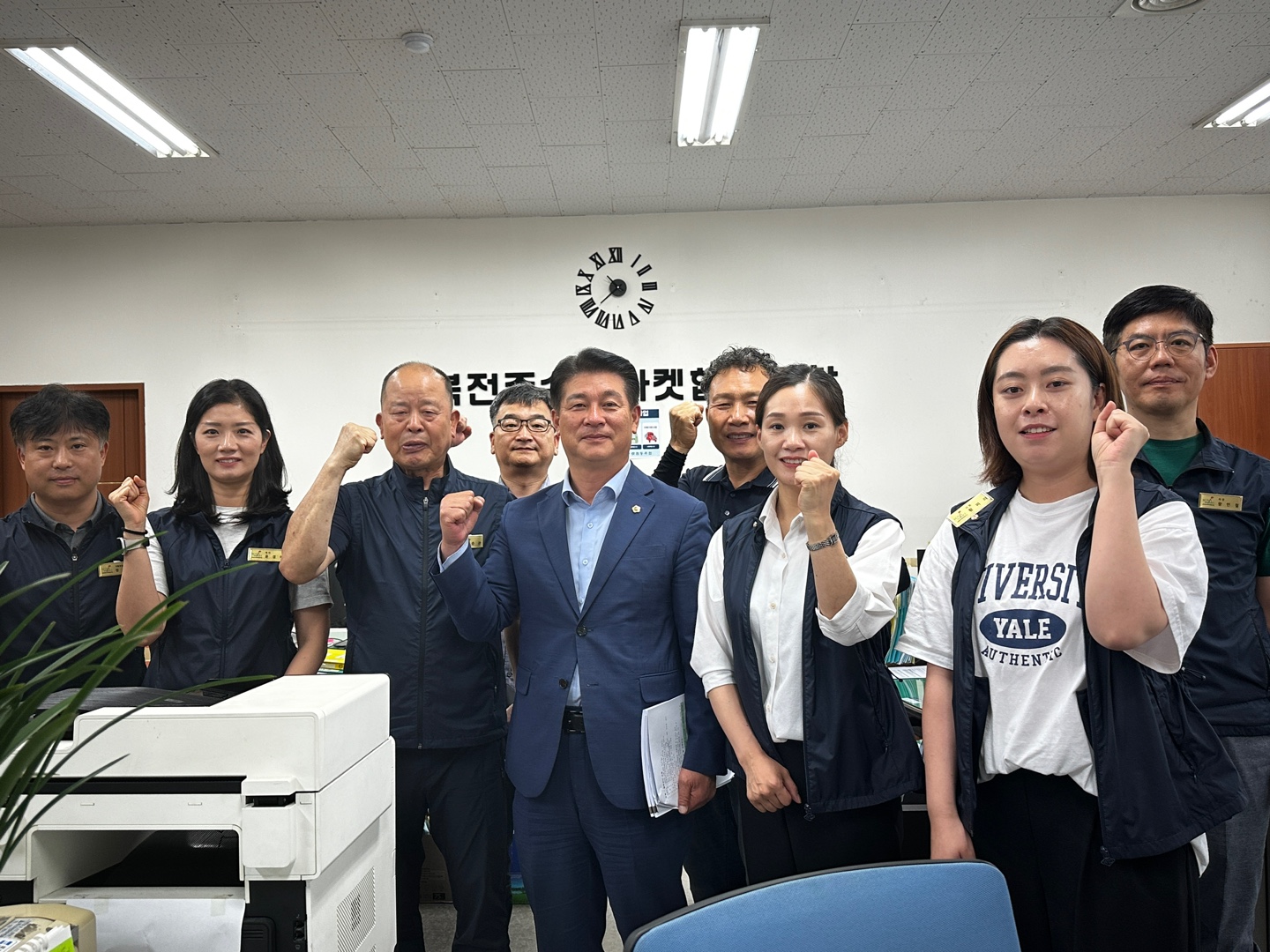 최형열 도의원 '중소유통공동도매물류센터' 현장방문 애로 사항 청취 첨부이미지 : 사진-최형열 도의원 '중소유통공동도매물류센터' 현장방문 애로사항 청취.JPG