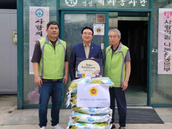 강태창 도의원, 추석맞이 무료급식시설 위문품 전달 첨부이미지 : 사진-강태창 도의원, 추석맞이 무료급식시설 위문품 전달.jpg