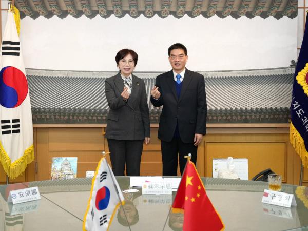 전북특별자치도의회(의장 국주영은)는 지난 5일, 의장실에서 주광주 중국총영사관 ‘구징치’  2