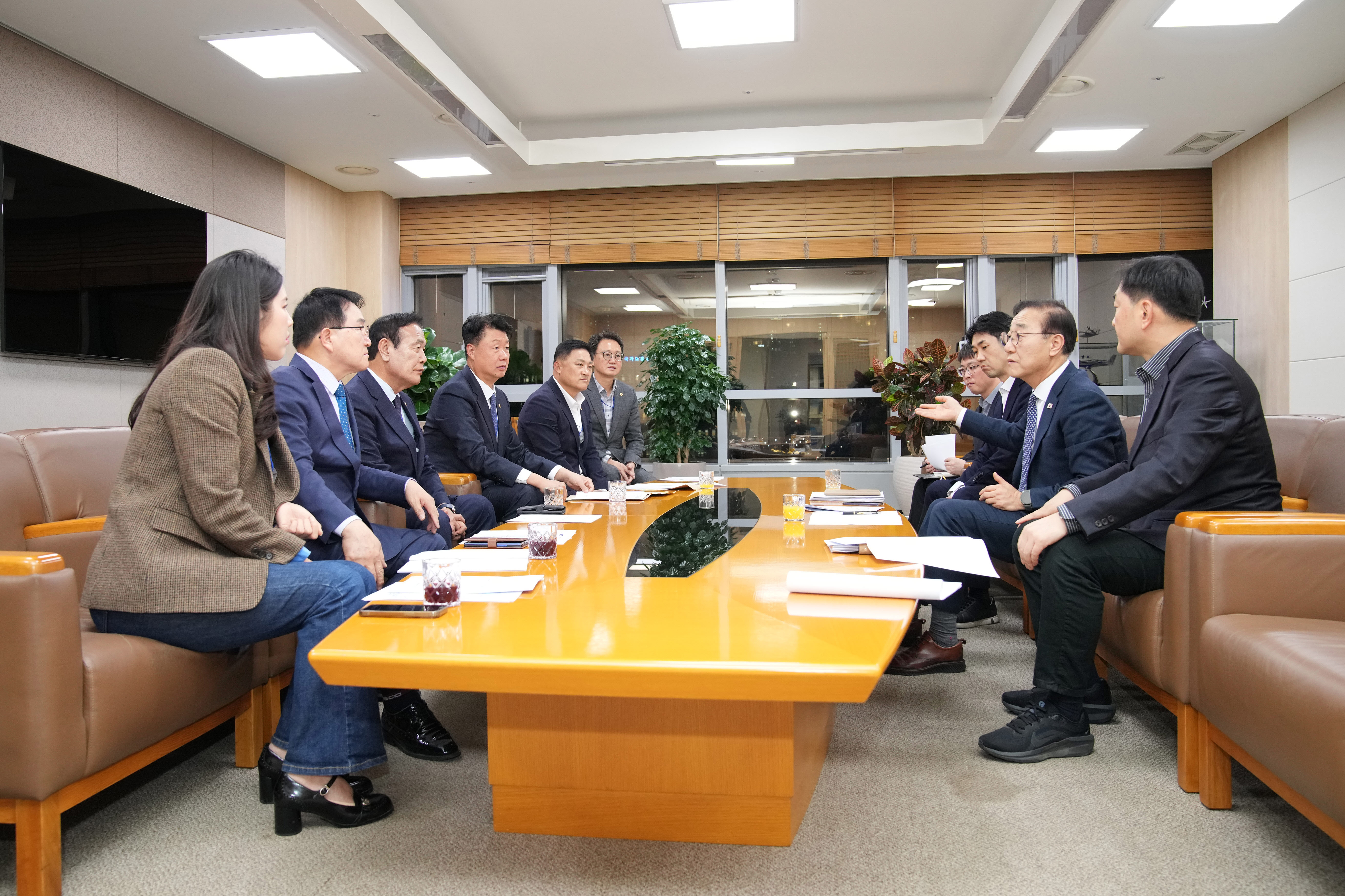 전북특별자치도의회, 김윤덕 국토부장관에게 서해안철도, 제5차 국가철도망계획 신규사업 반영 요청 2