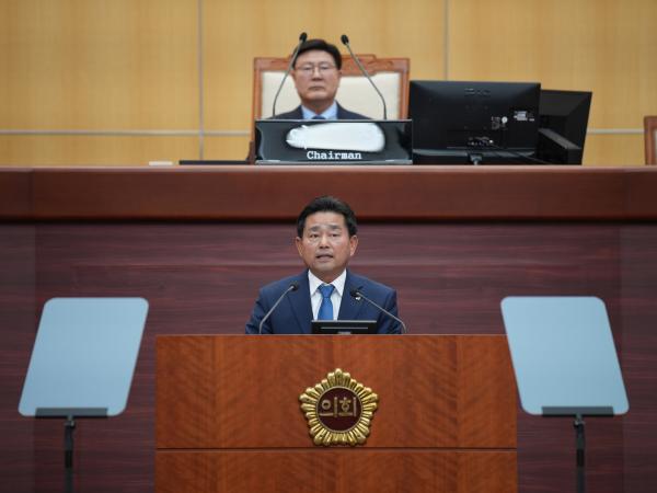 윤수봉 의원, 조 대법원장 탄핵 촉구 2