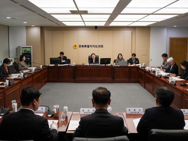 도의회 탄소중립특별위원회, 도 및 도교육청 탄소중립 업무보고 청취 2