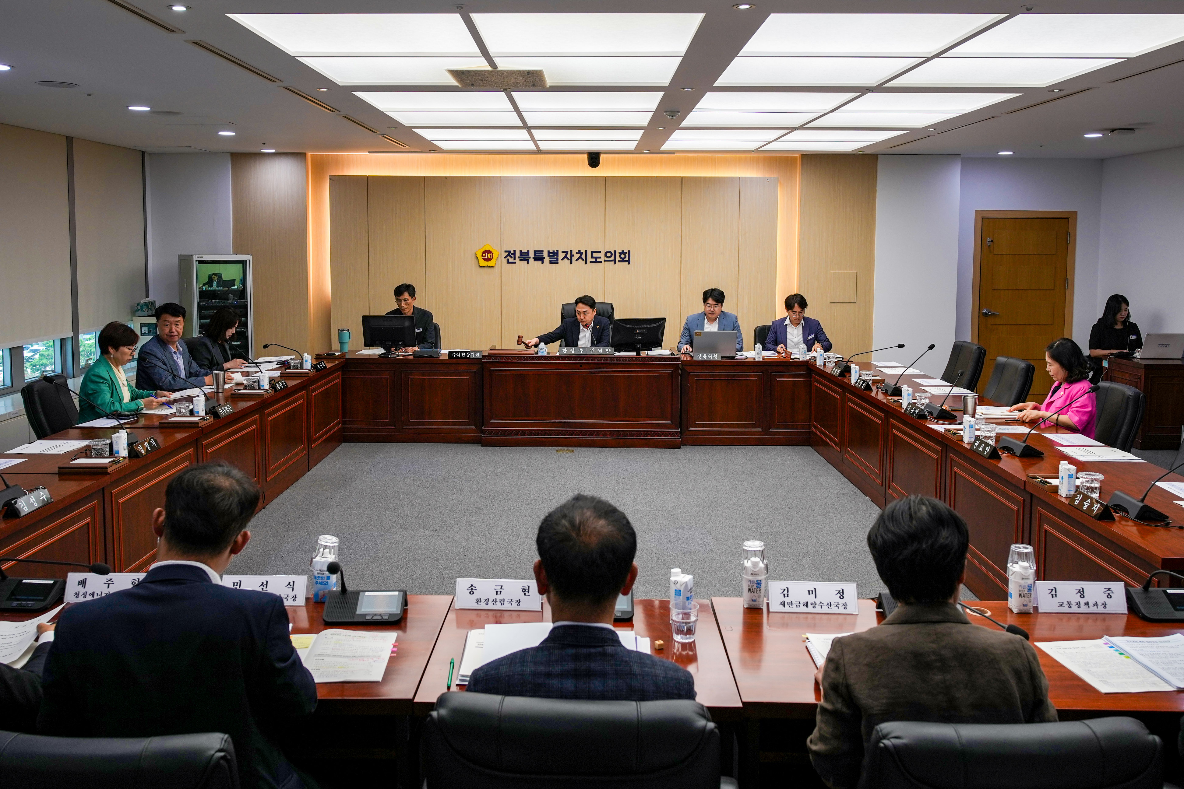 도의회 탄소중립특위, 도 및 도교육청 탄소중립 추진 관련 4차 업무보고 청취 2