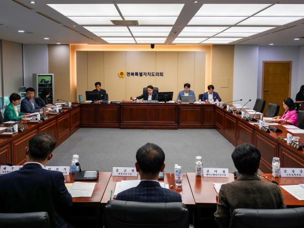 도의회 탄소중립특위, 도 및 도교육청 탄소중립 추진 관련 4차 업무보고 청취 2