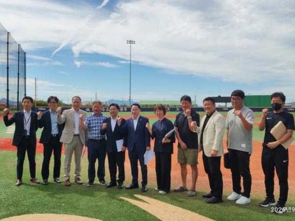 윤수봉 의원, 완주군 제2야구장 건립 사업 논의 2