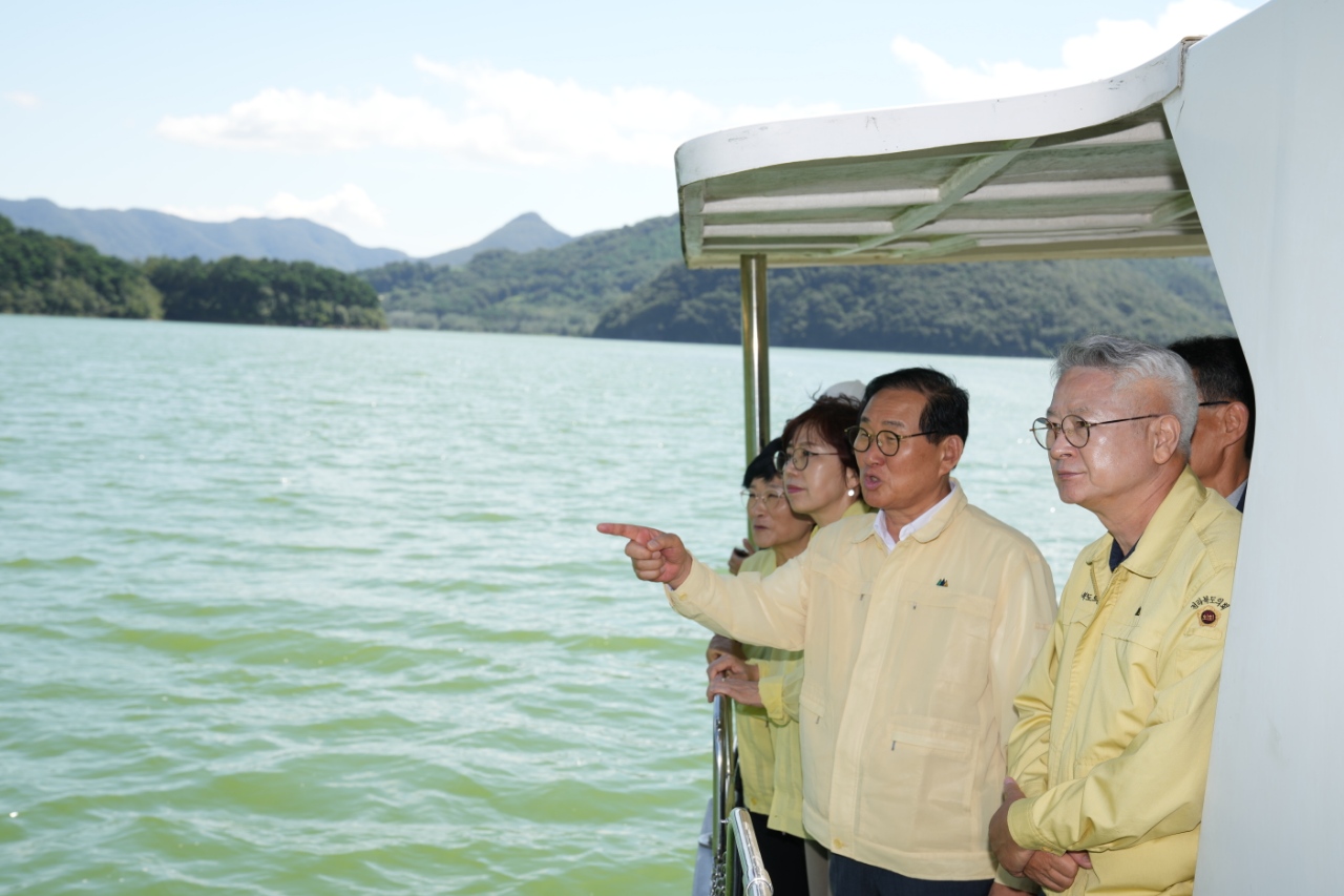 도의회 농업복지환경위원회, 옥정호 녹조 현장·보건환경연구원 찾아… 환경안전 실태 점검 2
