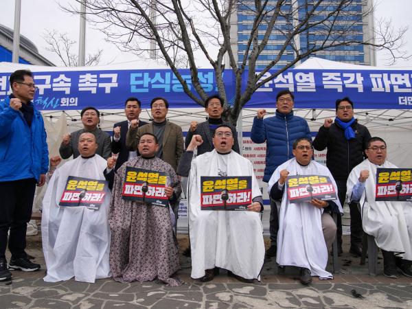 윤수봉 의원, 윤석열 대통령 파면 촉구 삭발 단행 3