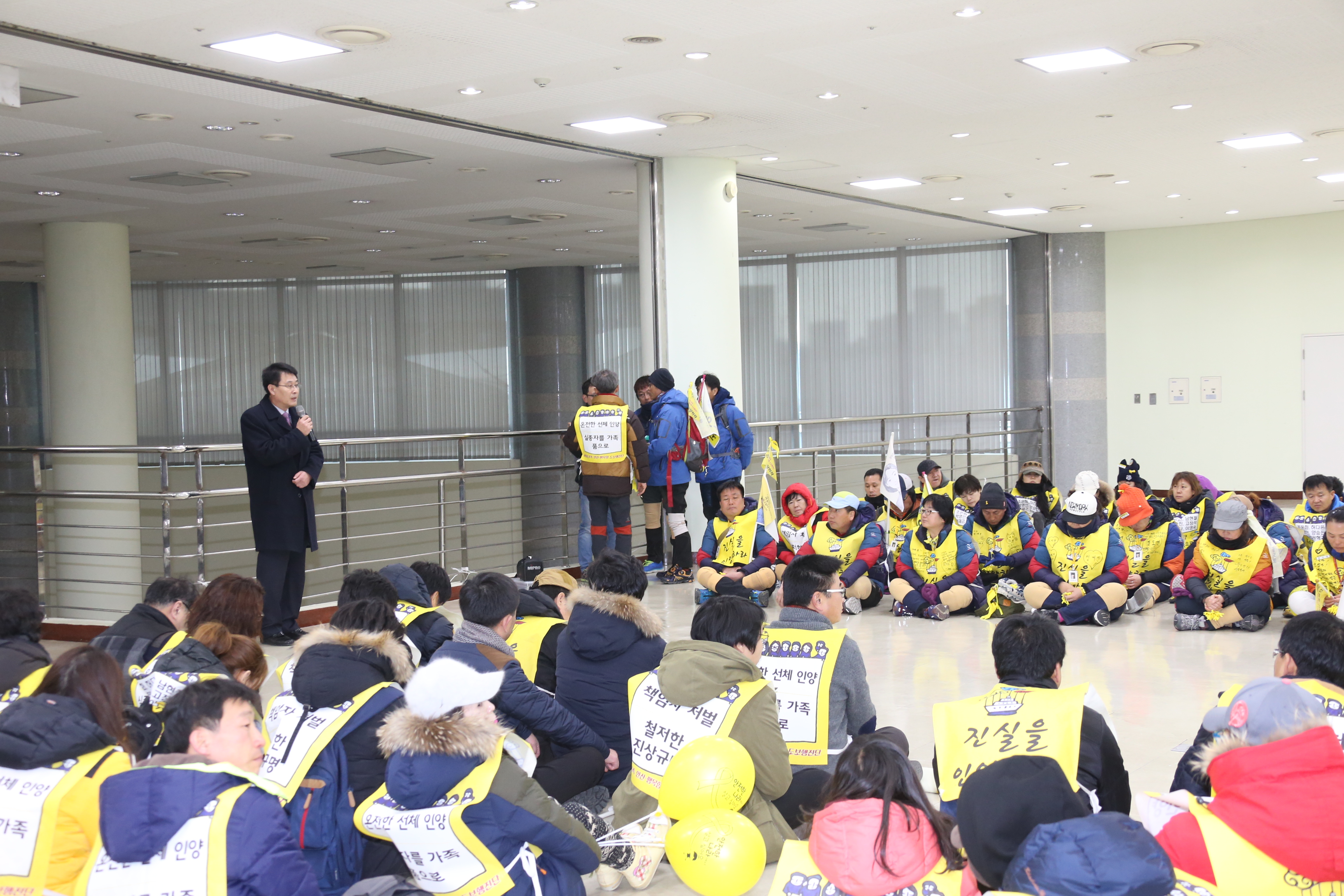 김광수 도의장, 5일‘세월호 인양 촉구 도보행진’중인 유가족 위로 2