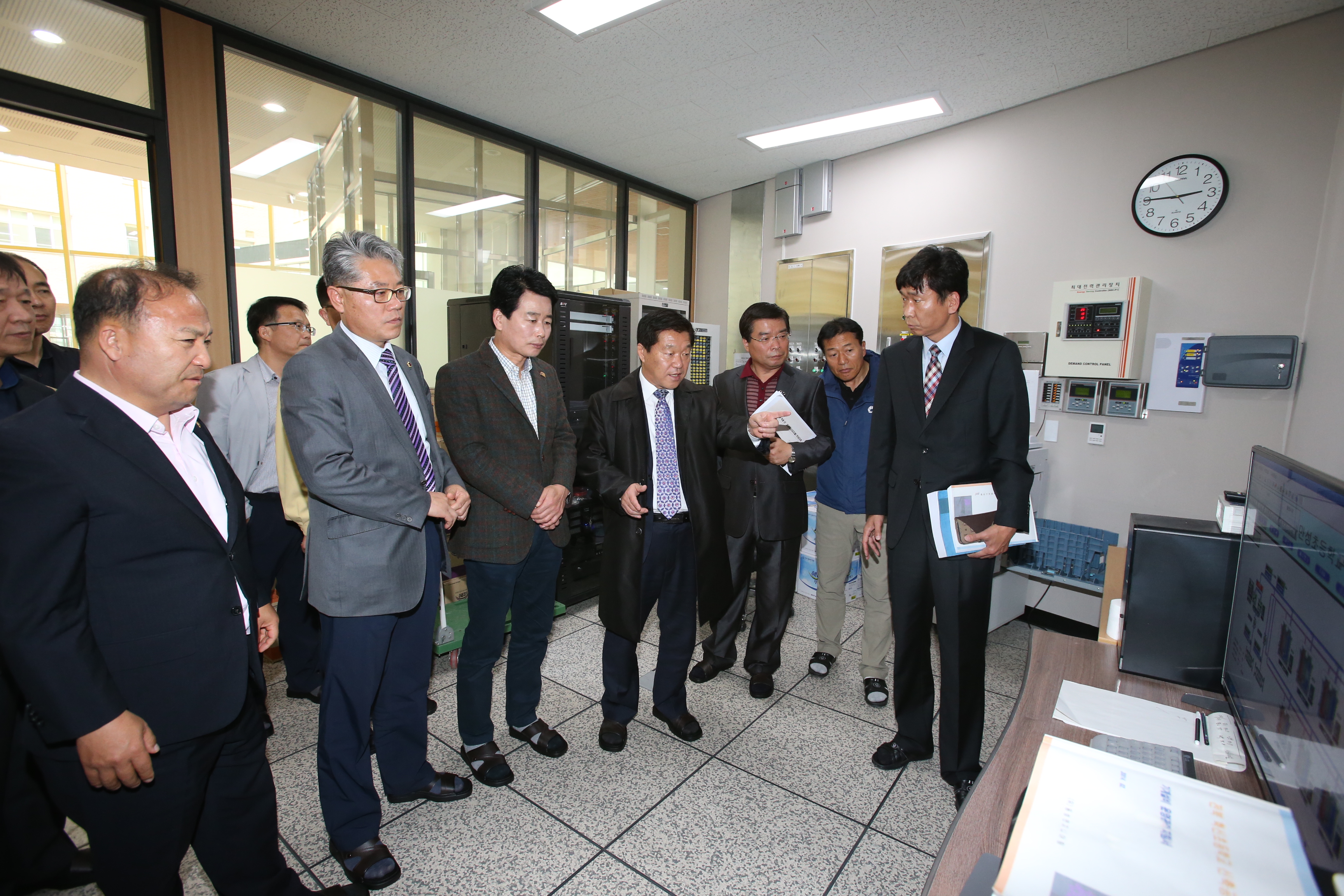 도의회 교육위, 신재생에너지 설치 학교 방문 2