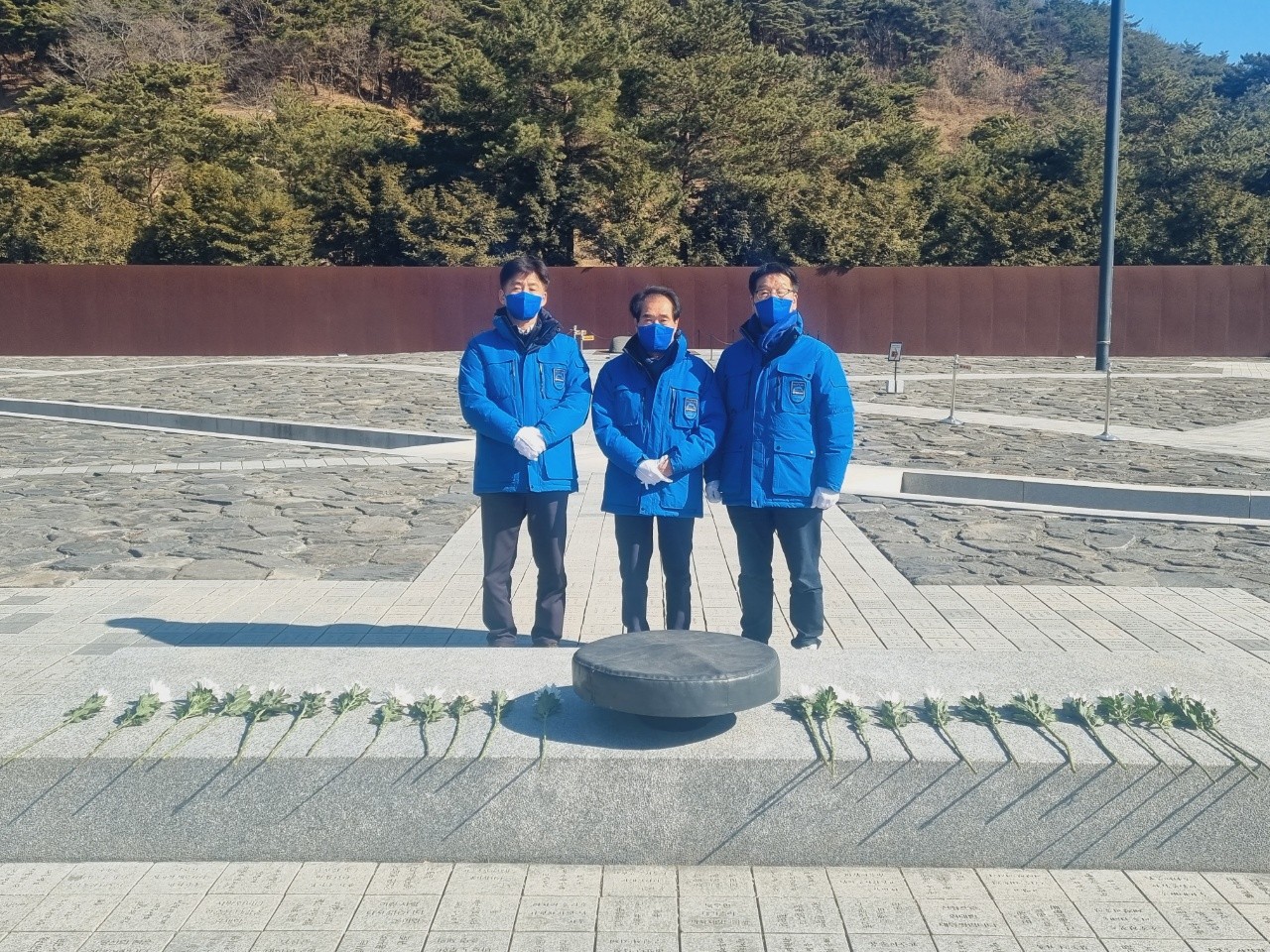 한완수의원, 설날 맞아 봉하마을 방문 2