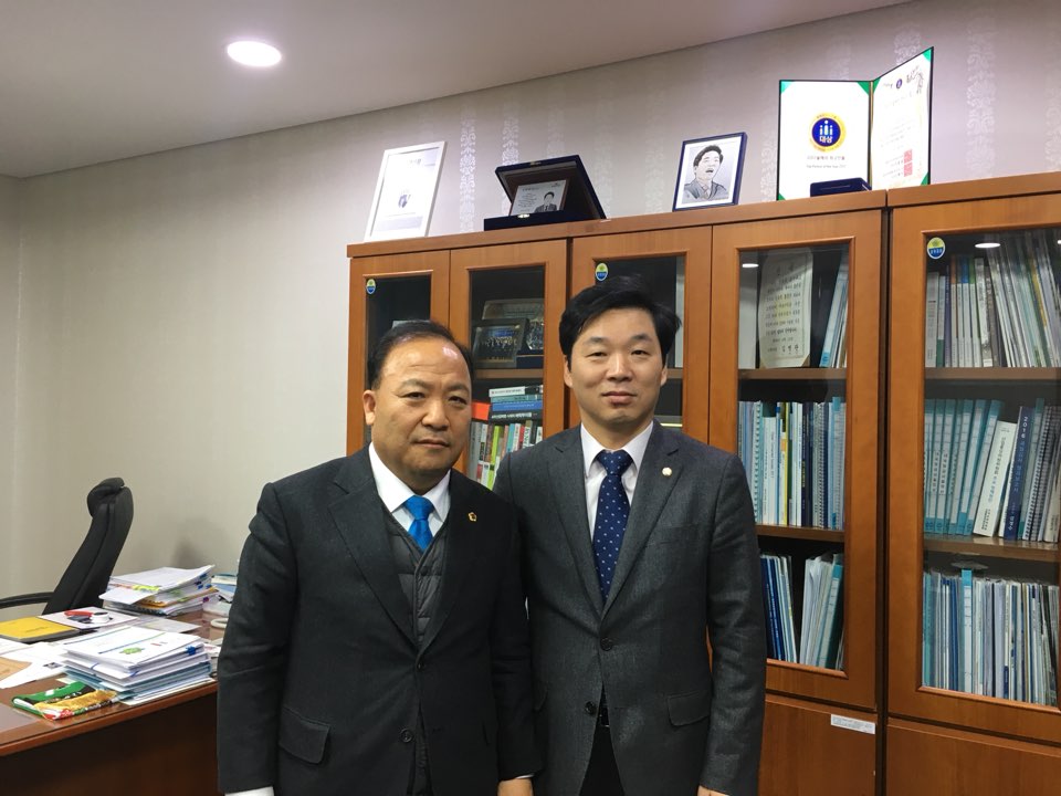 도의회 장명식 의원 지방세법 개정 촉구 1인 시위 3