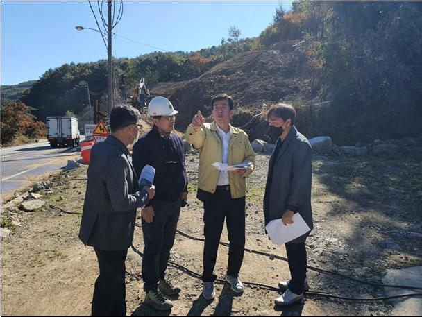 윤정훈 의원, 무주 관내 국도비 투입 현장 점검 2