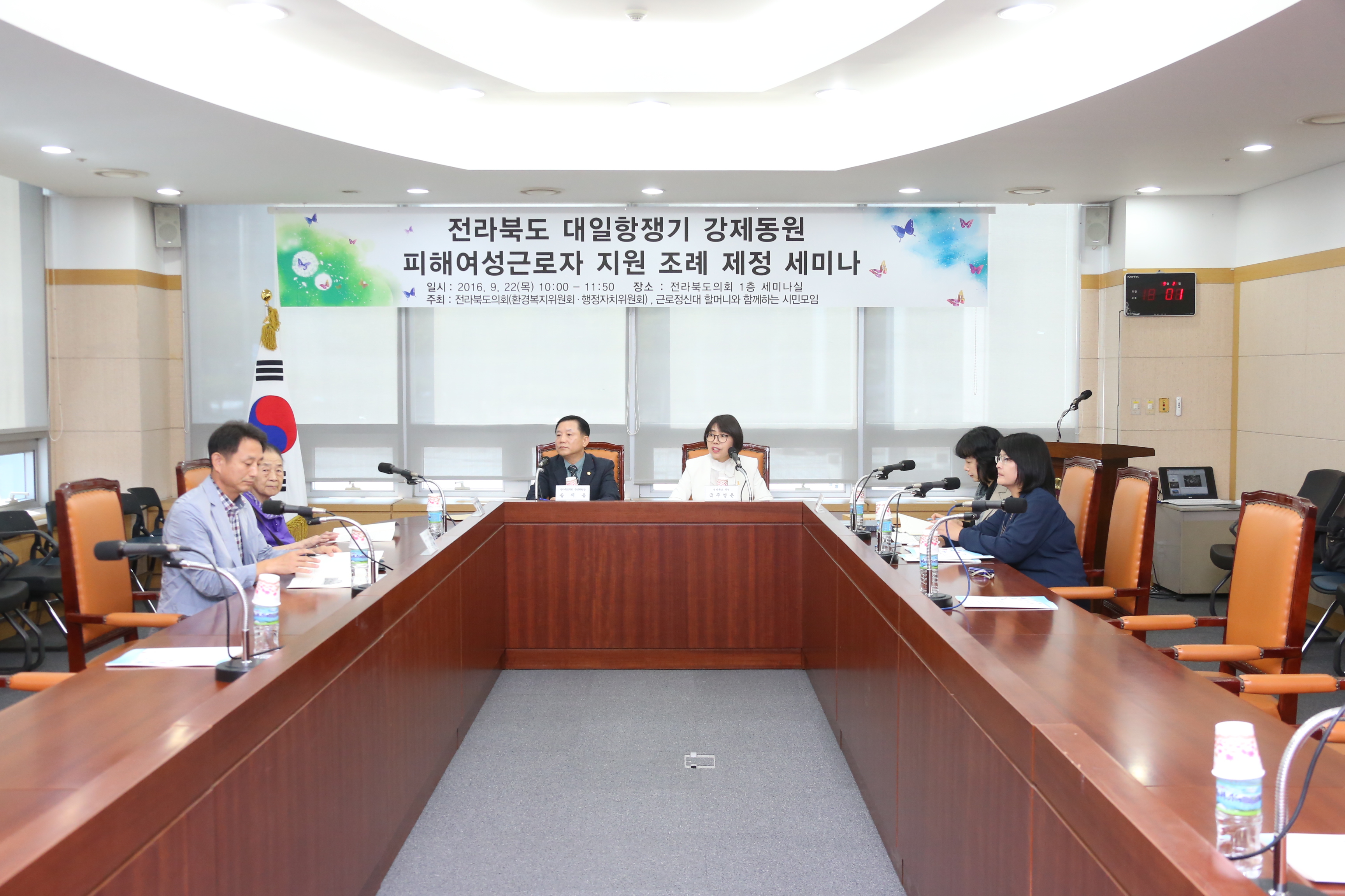 약속했던 꽃꽂이나 서예 시간은 없었다. 2