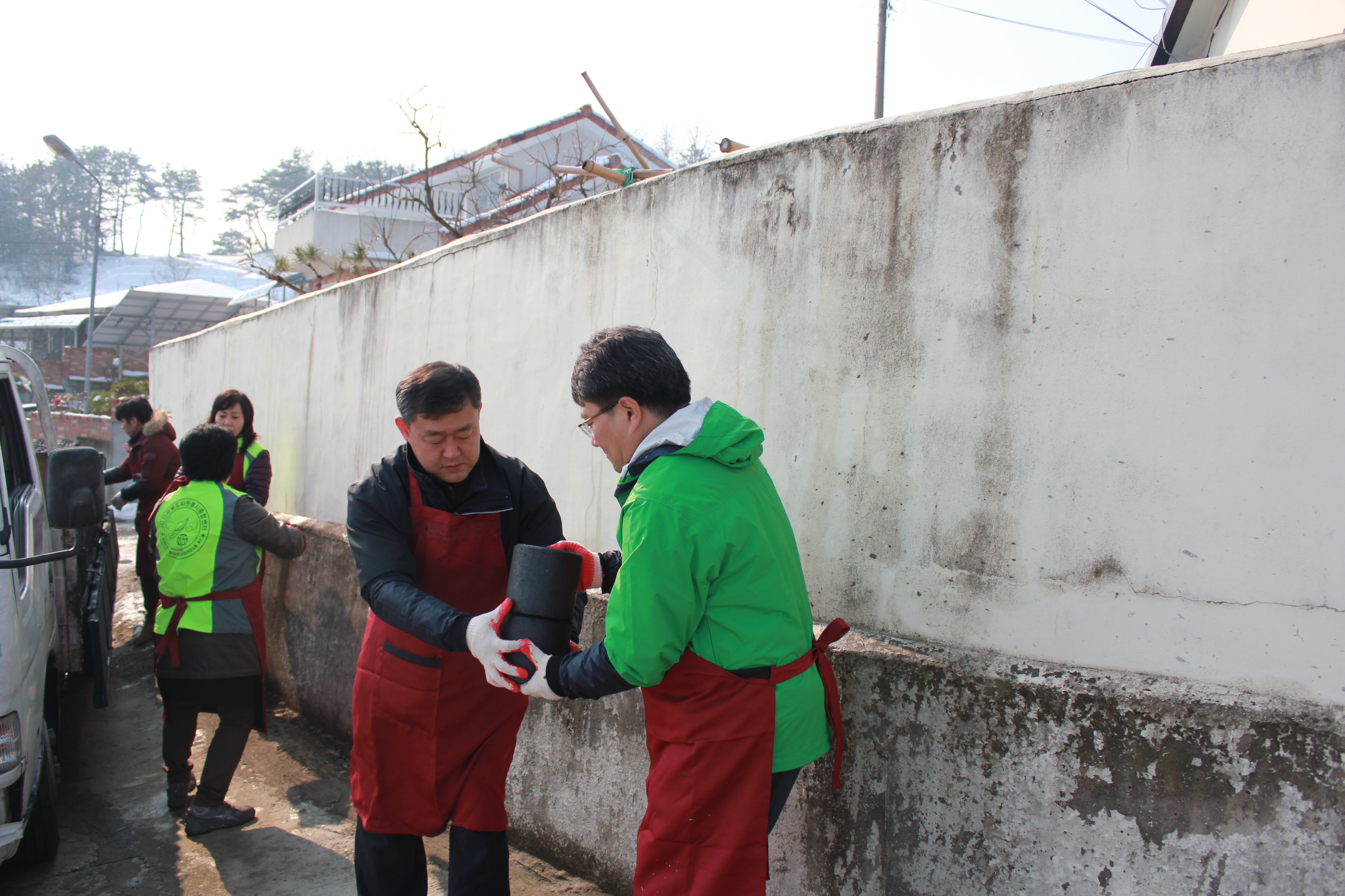 송성환 도의원, 사랑의 연탄 나누기 동참 3