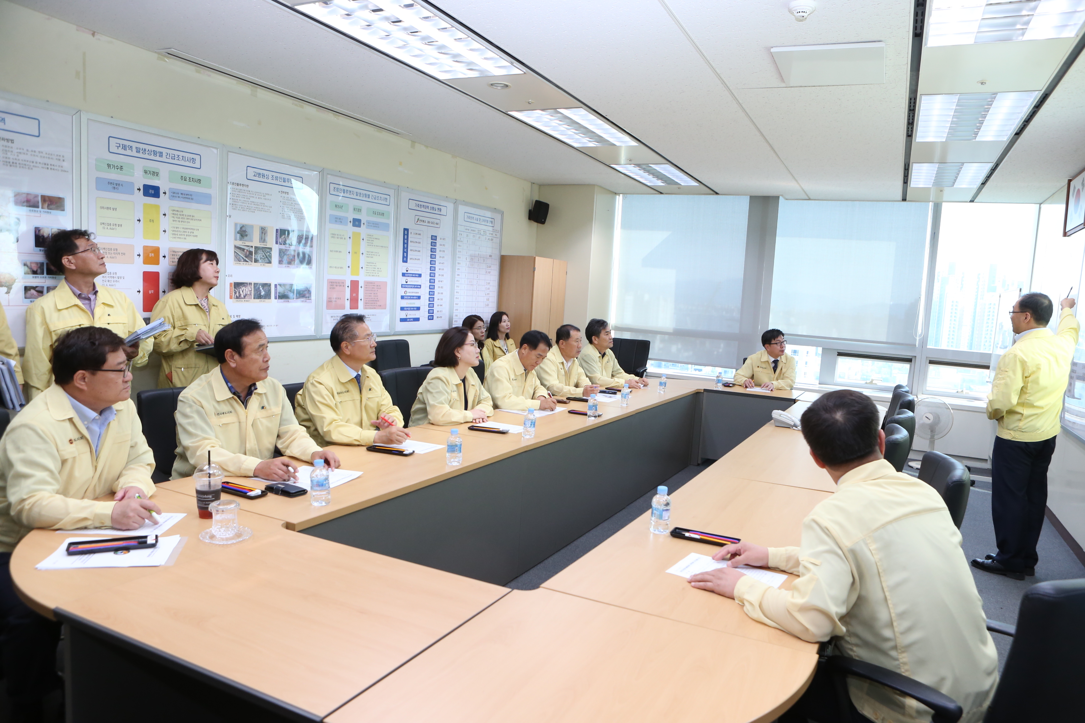 농산경위, 아프리카돼지열병 최고 수준 방역 당부 2