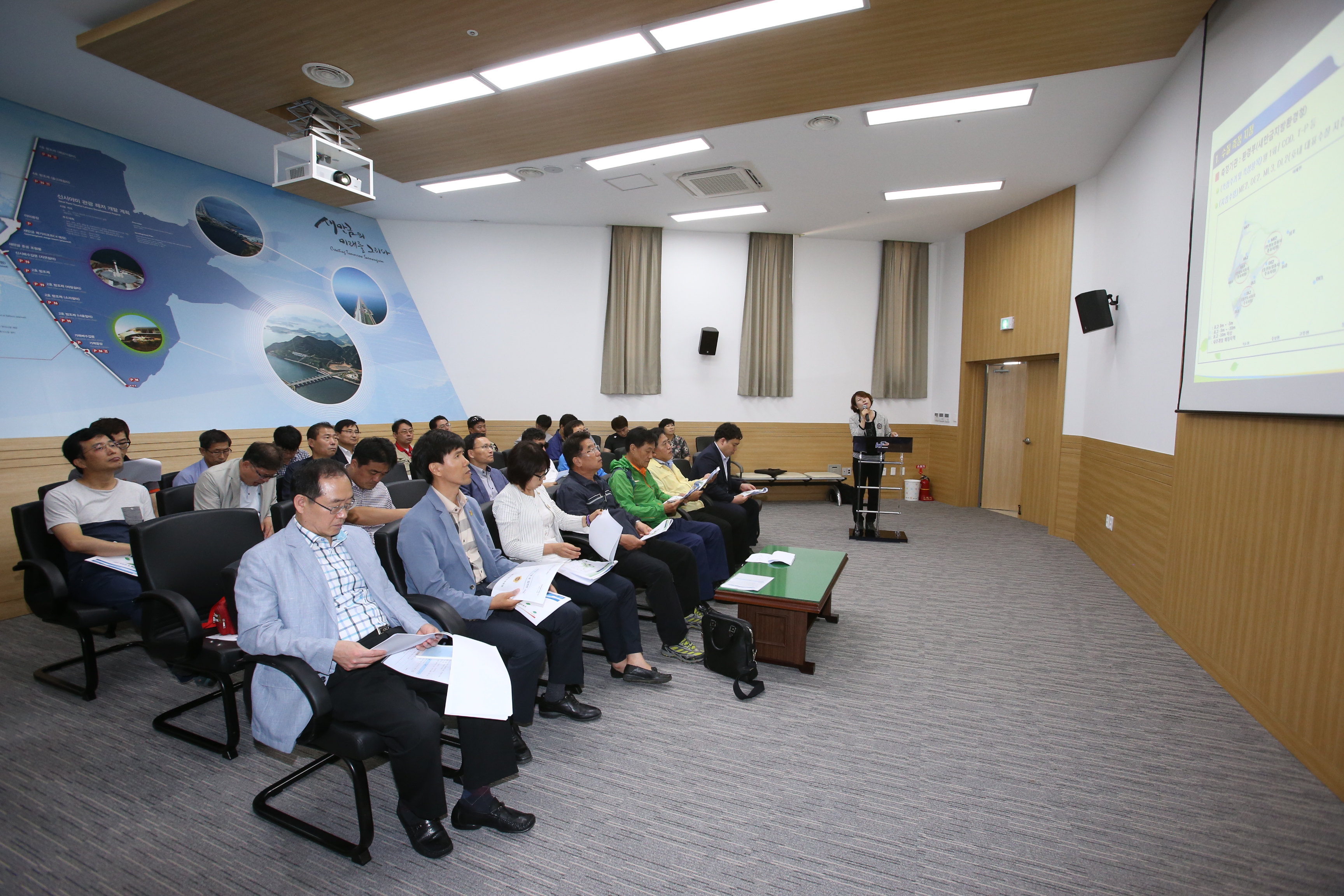 도의회 환경복지위, 새만금 수질 현장 방문 3