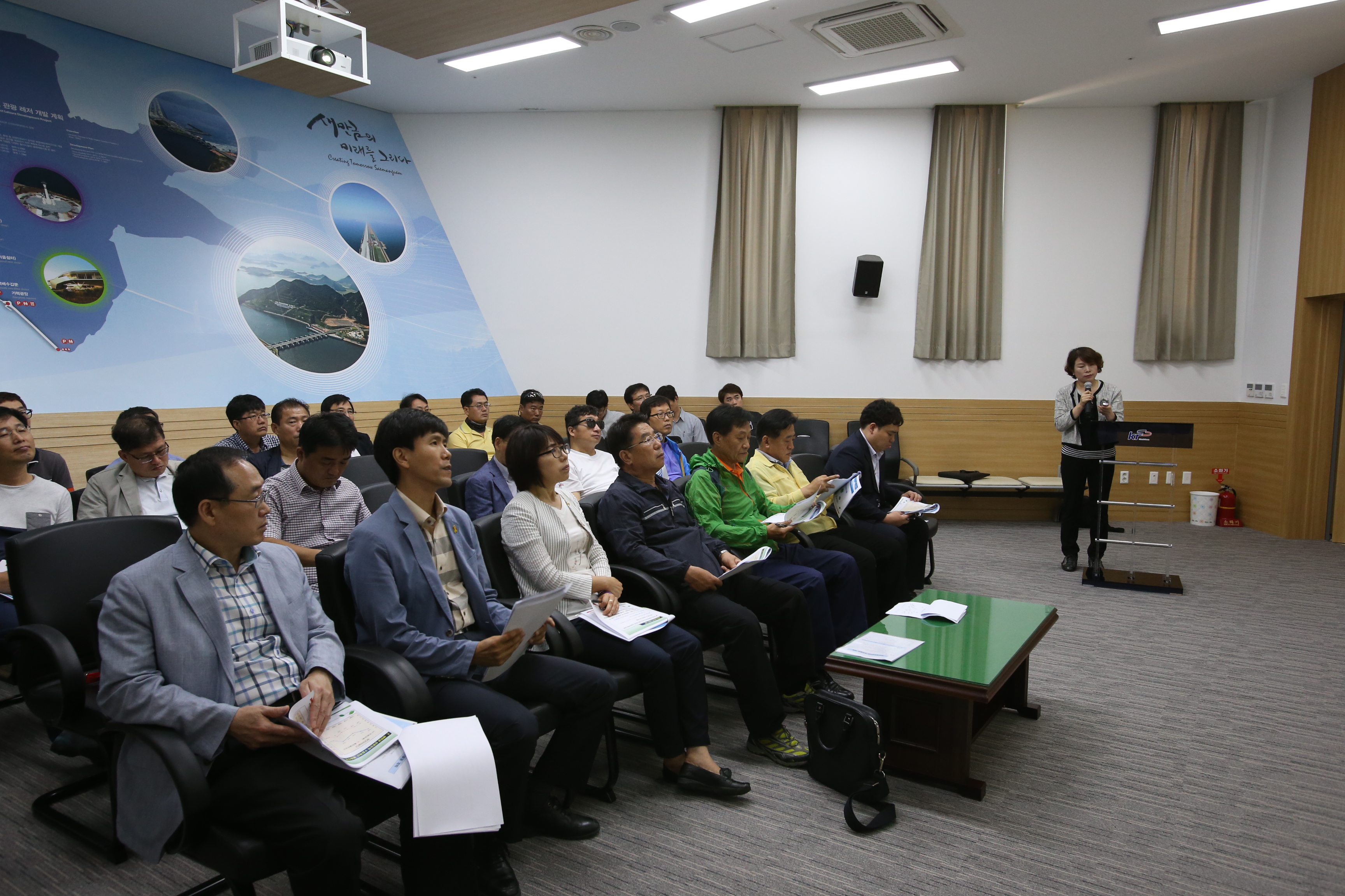 도의회 환경복지위, 새만금 수질 현장 방문 2