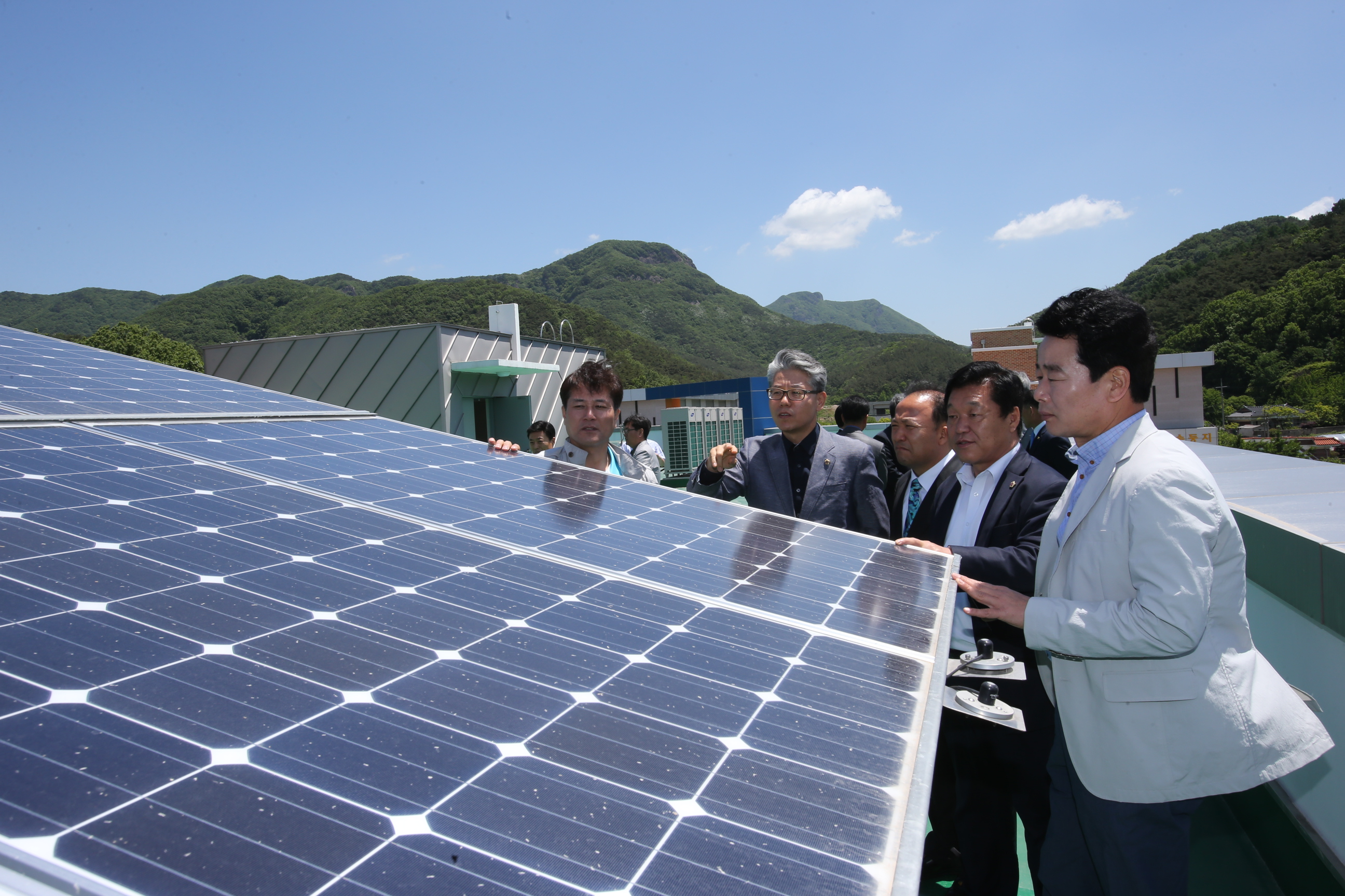 교육위, 신재생에너지 선진학교 방문 2