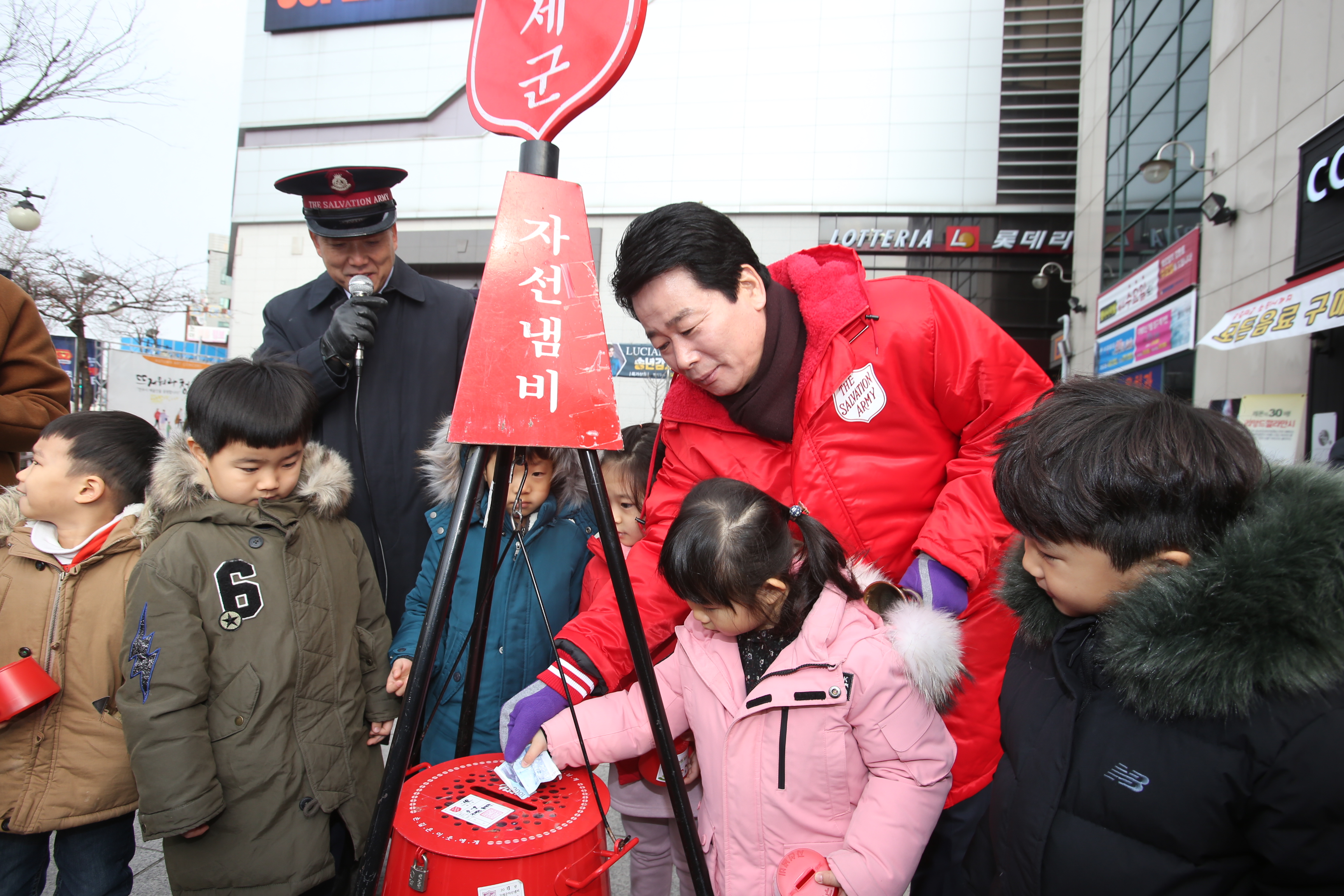 황현 도의회 의장 구세군 자선냄비 모금 활동 2