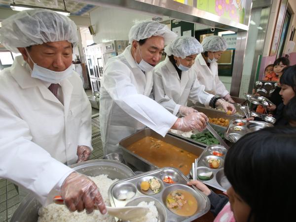 전라북도의회, 새학기 첫날 배식 활동 3