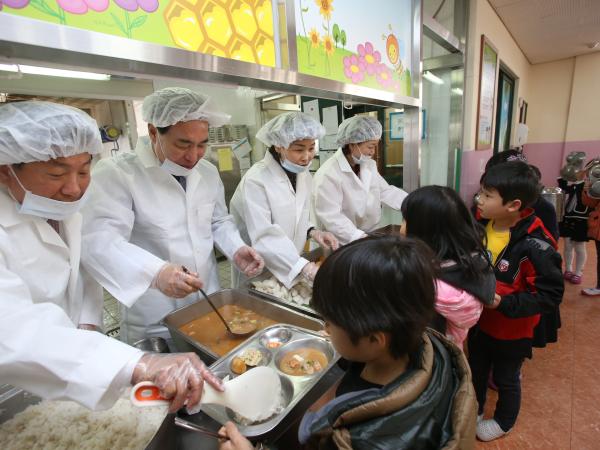 전라북도의회, 새학기 첫날 배식 활동 2