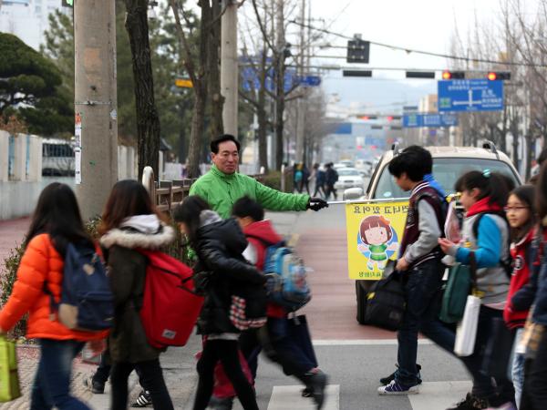최진호 도의장, ‘교통안전지킴이’봉사활동 2
