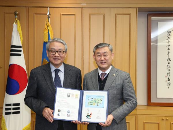 결핵협회, 송성환 의장에게 크리스마스 씰 증정 2