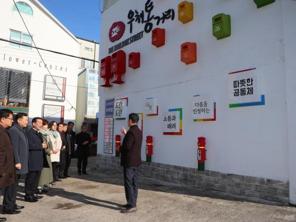 도의회 도시재생뉴딜연구회, 주민주도 도시재생 우수사례 군산 우체통거리 방문 3