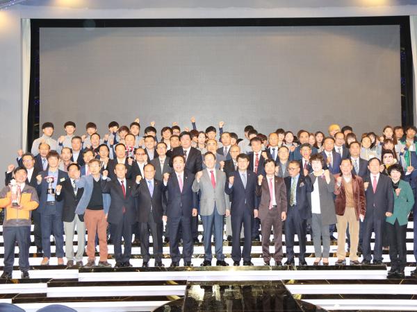 도의회 문화건설안전위, 제96회 전국체전 선수단 격려 2