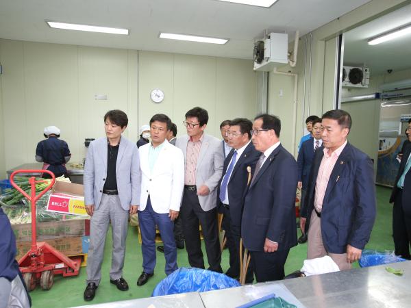 “친환경농산물 학교급식지원센터”현장 점검？지적 2