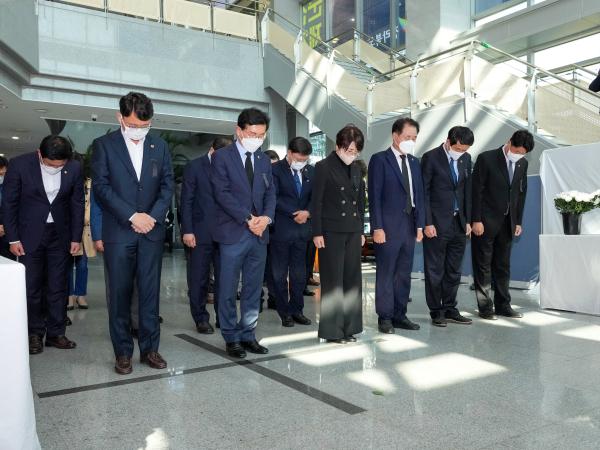 전북도의회, 이태원 참사 합동분향소 조문 2