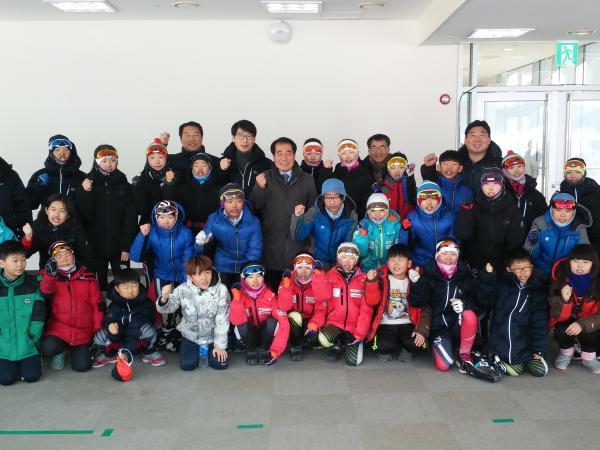 도의회 문건위, 전국동계체전 전북 선수단 현지 격려 2