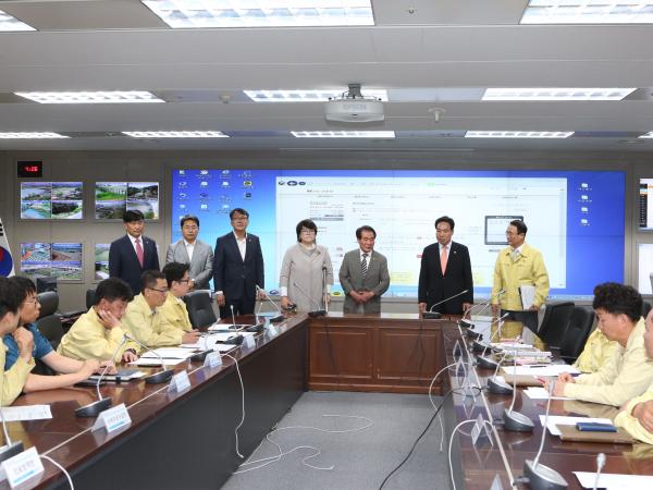 도의회 문건위, AI 재난안전대책본부 상황실 격려방문 2