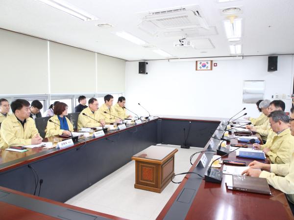 교육위원회, 교육청 코로나19 대응 상황실 방문 3