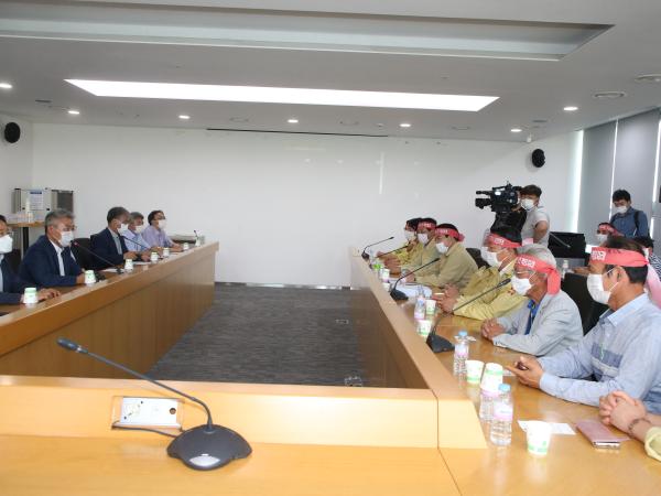 최영일 부의장과 피해 농민 대표 등 농어촌공사 본사 항의 방문 3