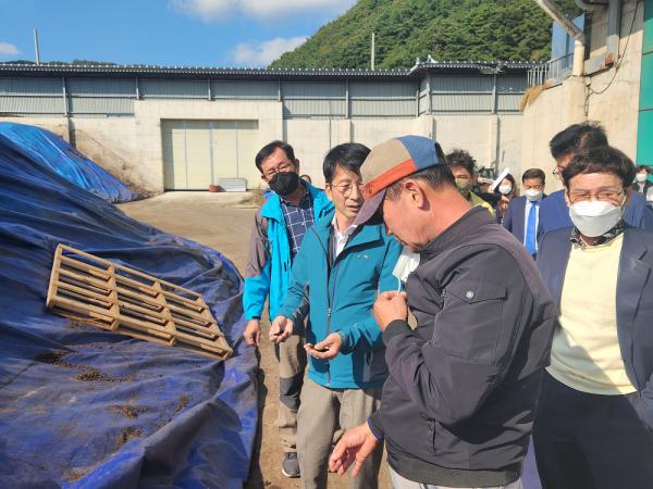 권요안 의원, 완주 비봉 악취배출 밀집지역 합동점검 1