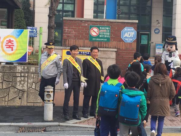 양용모 의원 등굣길 교통안전 캠페인을 실시 3