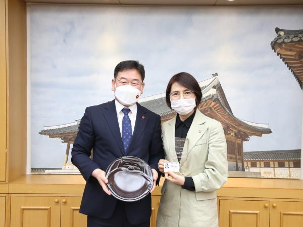 국주영은 의원, 제주명예도민증 받아 2