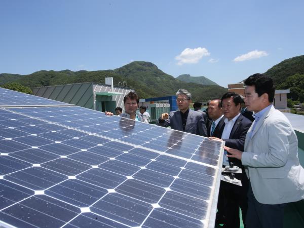 교육위, 신재생에너지 선진학교 방문 2
