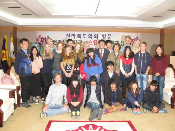 스웨덴 비욜크네스스콜란 중학생 전라북도의회 방문 2