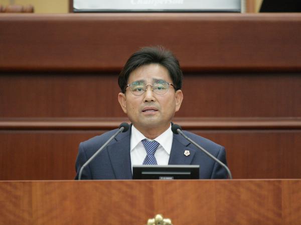 윤수봉 의원, 학교팀과 실업팀의 비대칭 과다 2