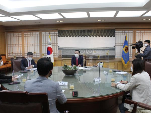 송지용 의장, 미얀마 유학생 격려...민주화 운동 지지 2