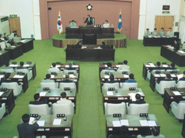 제198회 임시회기중 무진장소방서 신축현장 및 만인의총 순의제향 참석 첨부이미지 : aaa[28].gif