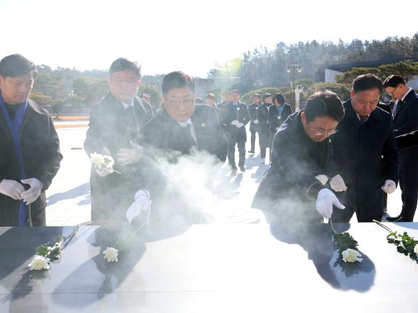 26.01.06. 더불어민주당 광역의회의원협의회 5.18 민주화운동 희생자 추모 및 참배 1