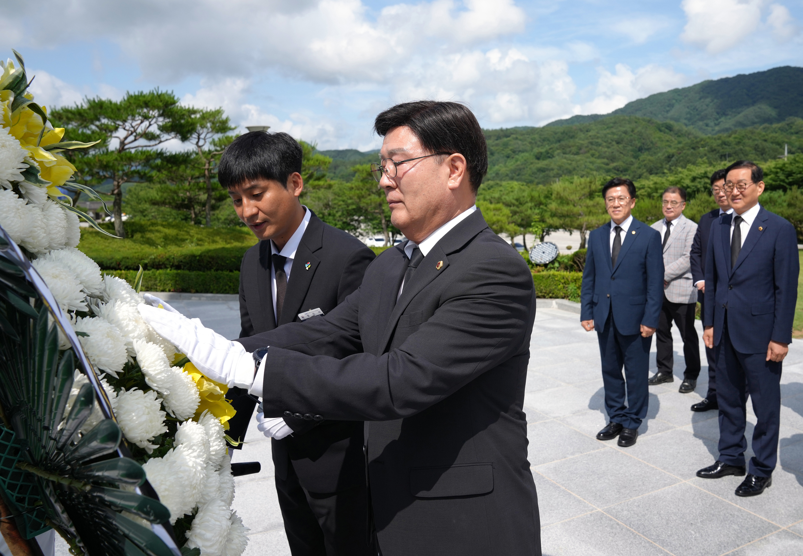 24.07.01. 제12대 전북특별자치도의회 후반기 의장단 및 상임위원장단 등 호국원 참배 첨부이미지 : 3DSC00410.jpg