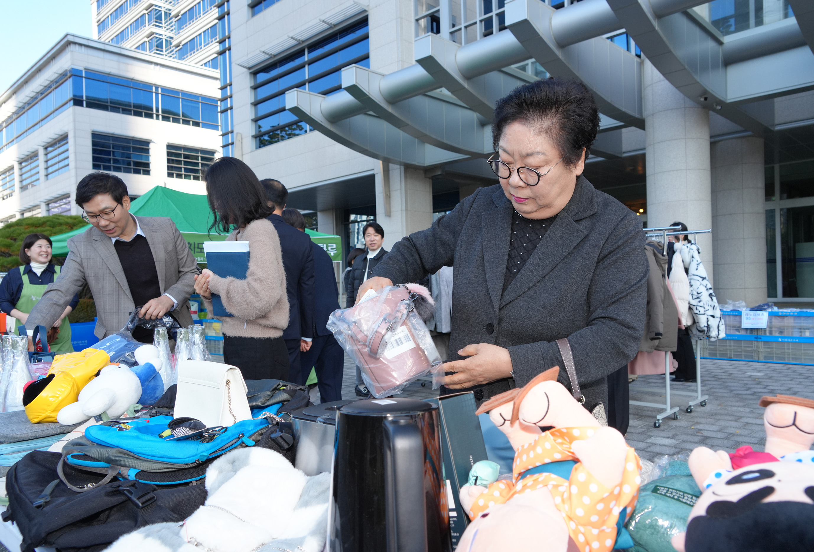 25.11.21. 전북특별자치도의회-아름다운가게 기부물품 바자회 3
