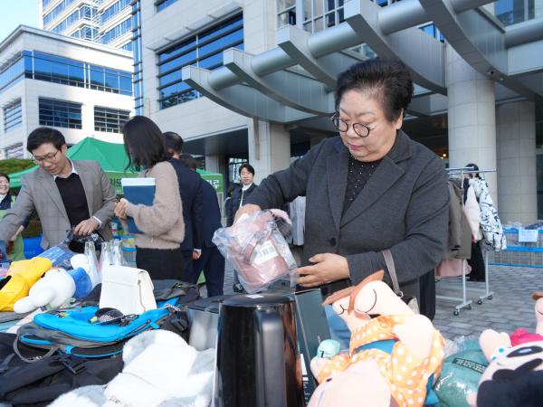 25.11.21. 전북특별자치도의회-아름다운가게 기부물품 바자회 3