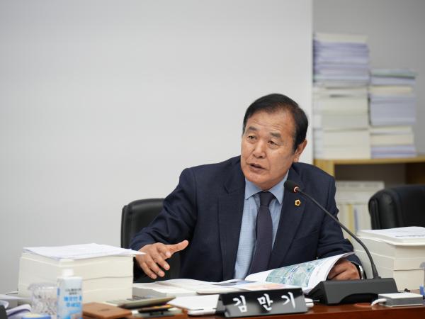 25.11.14. 제423회 도의회 정례회 2025년도 경제산업건설위원회 소관 행정사무감사 3